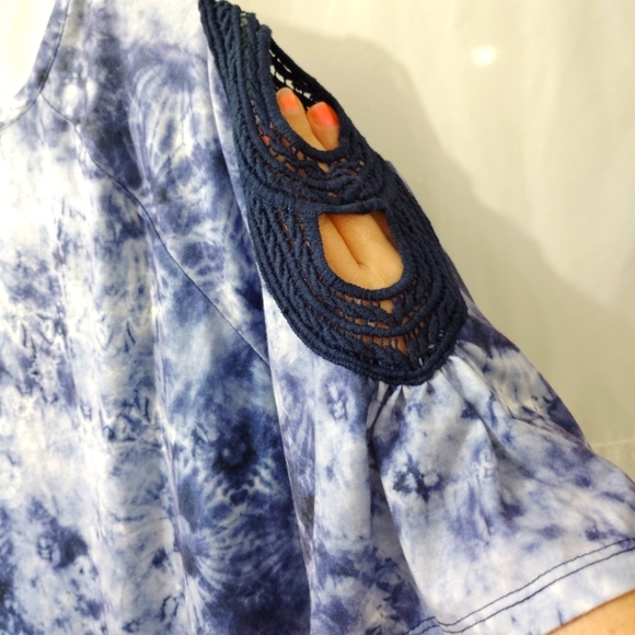 Absolutely Famous Top Tie Dye Crochet Sleeves V-neck Longer Length 1X Soft Comfy - Picture 12 of 14